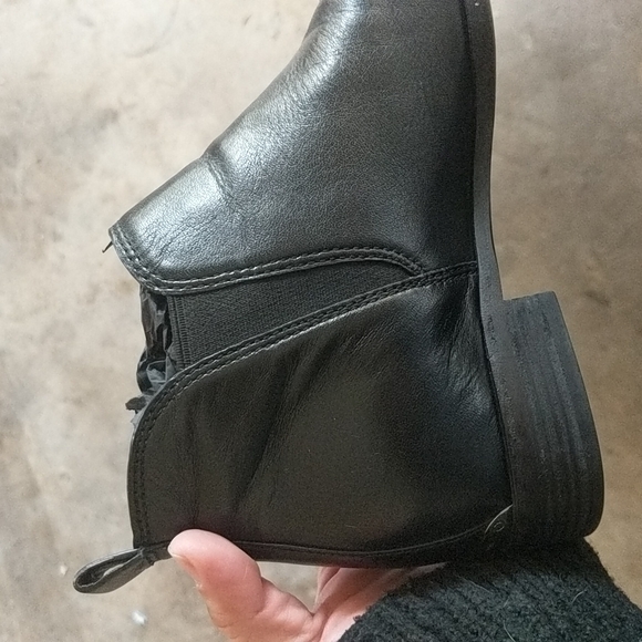 Michael Kors Black Leather Ankle Chelsea Boots Women’s Size 6 - Picture 7 of 7